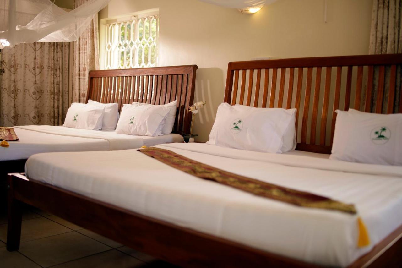 Entebbe Palm Hotel Esterno foto