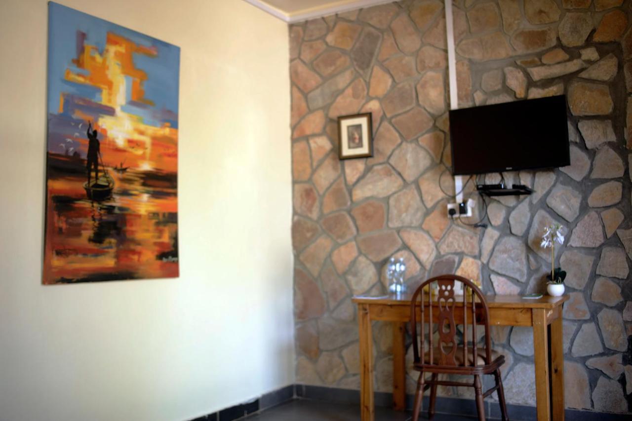 Entebbe Palm Hotel Esterno foto