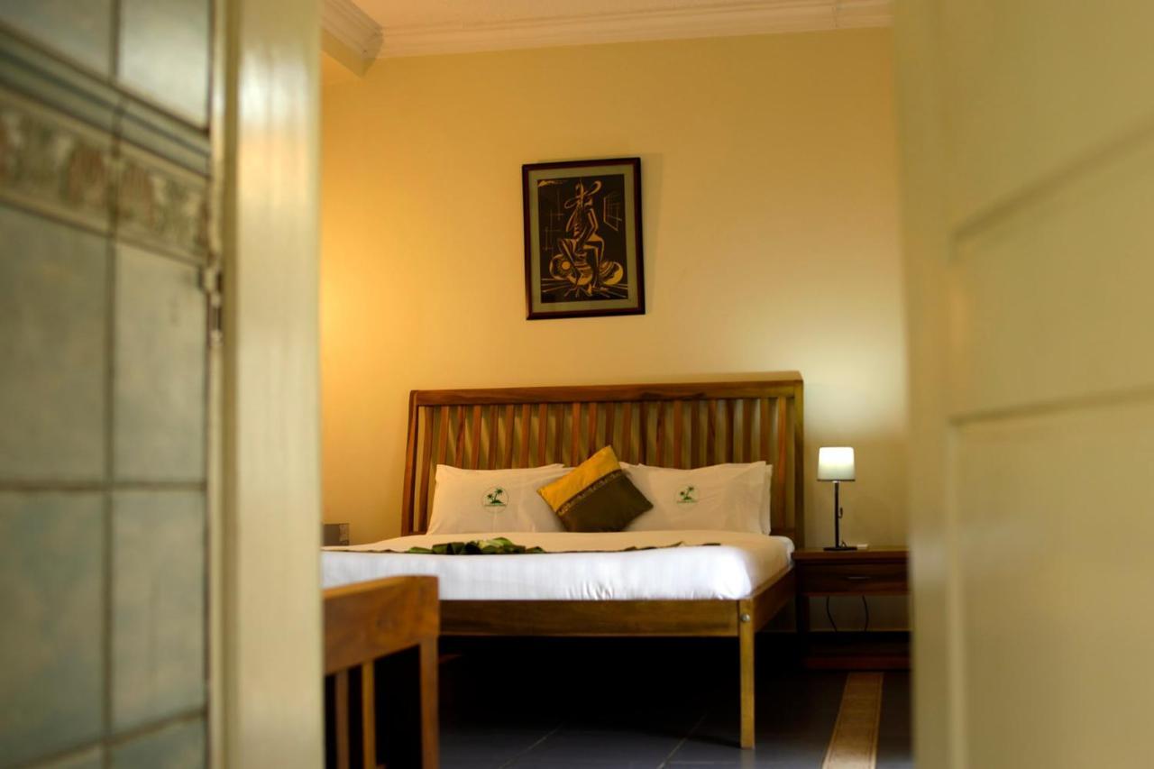 Entebbe Palm Hotel Esterno foto