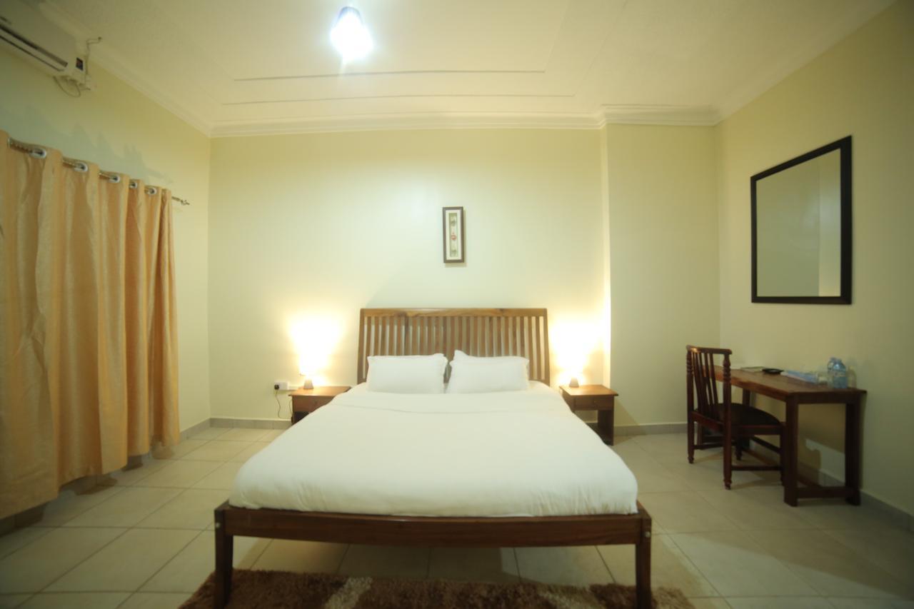 Entebbe Palm Hotel Esterno foto