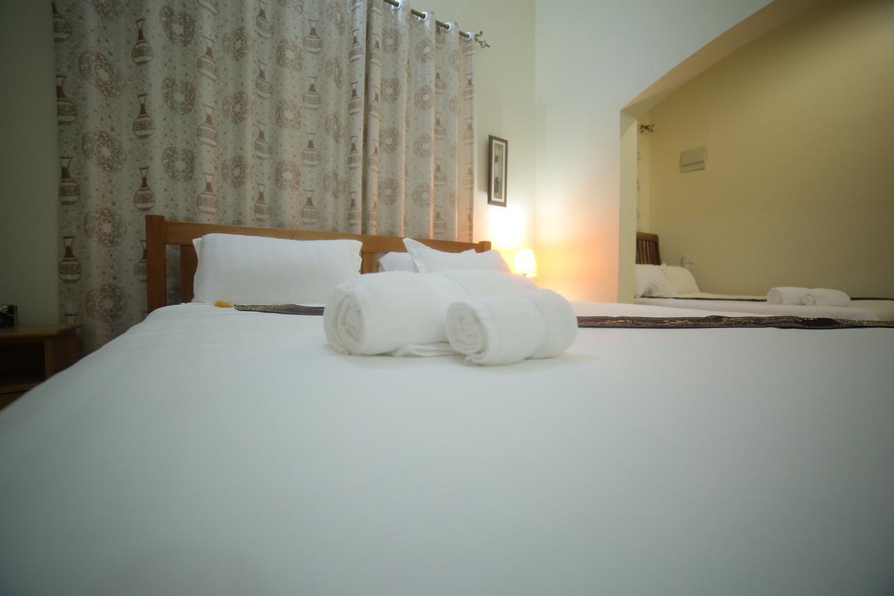 Entebbe Palm Hotel Esterno foto