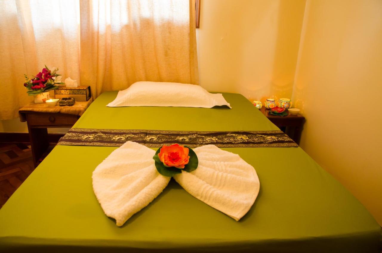 Entebbe Palm Hotel Esterno foto
